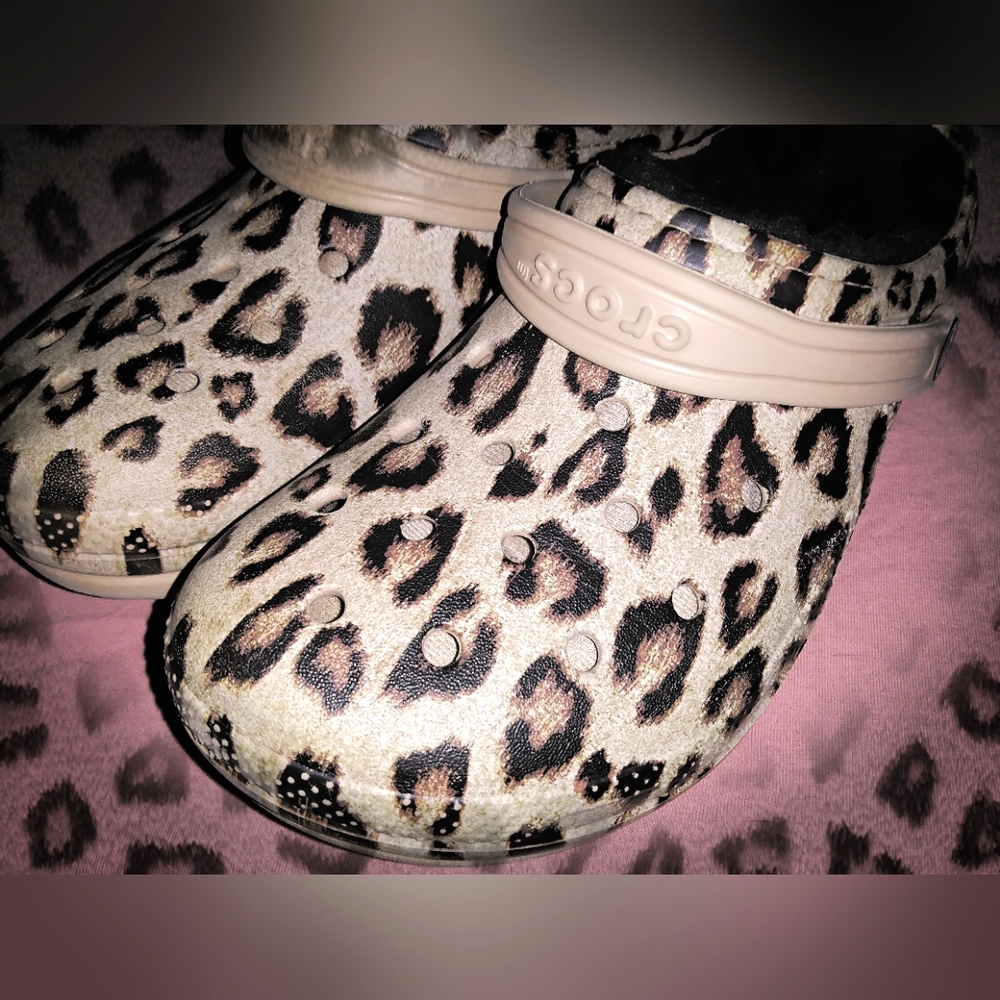 💖Womens 7 (J6) Leopard print soft lined crocs clogs WORN TWICE ✨sanitized✨